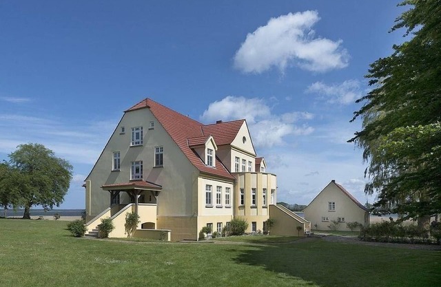 Ferienwohnung 6 direkt am Wasser im Gut Grubnow Rügen