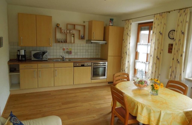 Ferienwohnung mit Grillmöglichkeit in Garten und viele Tiere am Hof für die Kinder