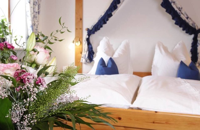 Ferienwohnung 1 Hochstaufen, 60qm OG, 2 Schlafräume, Wohnraum m. Küchenzeile,Dusche/WC,Balkon,Sat-TV,WLAN max 5 Personen