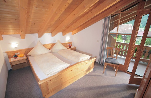 Ferienwohnung 4, 2 Personen, 50 qm., 1 Schlafzimmer, DU/WC, TV, Zimmersafe, Balkon