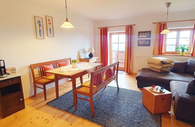 Ferienwohnung 57m², 1. Stock, Eigener Eingang, 2 Balkone, 1 Schlafzimmer, TV