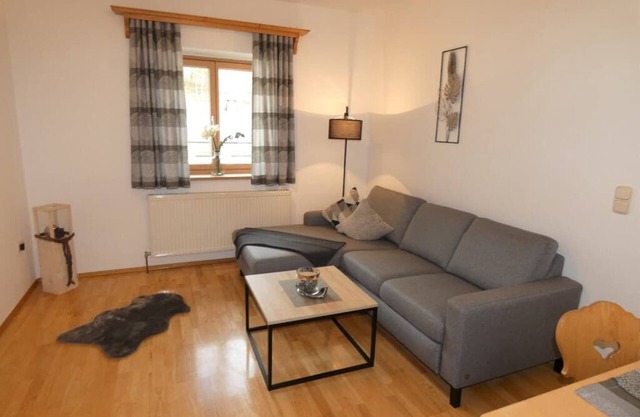 Ferienwohnung (60qm) mit Balkon, WLAN und Parkplatz