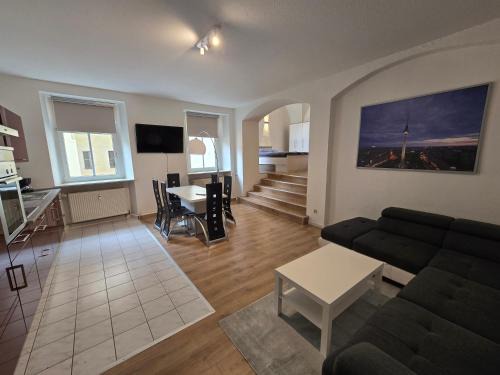 FERIENWOHNUNG 77m2 APARTMENT 2 RAUM WOHNUNG im ZITTAUER STADTZENTRUM INNENSTADT INNENRING TOP LAGE MARKT UND RATHAUS NÄHE