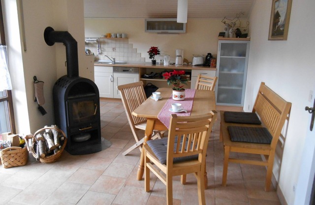 Ferienwohnung 85 qm f. 2 - 5 Pers., 2 Schlafzimmer, Wohnküche mit Spülmasch., Wohnzimmer