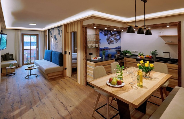 Ferienwohnung Alz, 1-5pers., 2 Sep. SZ, 1.og, Balkon mit Chiemseeblick