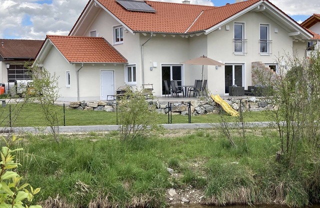 Ferienwohnung an der Ach mit Großer Terrasse und Garten