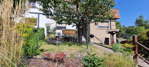 Ferienwohnung Berg-Glück, ruhige Lage mit Garten