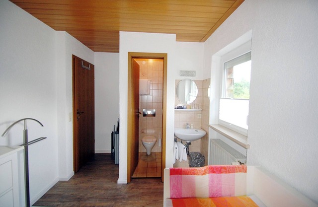 Ferienwohnung bis 3 Personen, auf 2 Ebenen, 80 qm, Balkon und Terrasse
