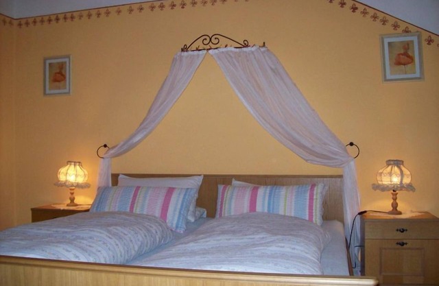 Ferienwohnung bis 4 Personen, 50 qm, 2. Stock, 1 Schlafzimmer, Wohn/Schlafzimmer, Küche, SAT-TV, Balkon