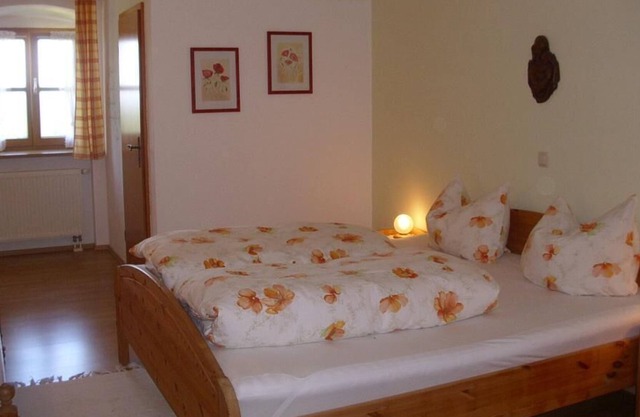 Ferienwohnung bis 4 Personen 45 qm, 1. Stock, 1Schlafzimmer, Wohnküche, Frühstück auf Wunsch, Nichtraucher, keine Hunde