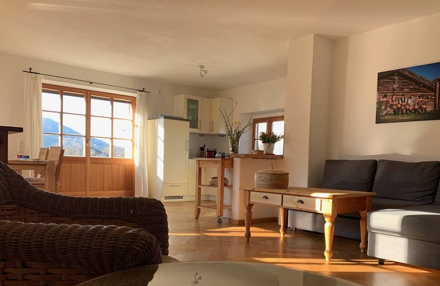 Ferienwohnung Buchner, 75qm, OG, 1 Sep. Schlafzimmer, Südbalkon & Westterrasse