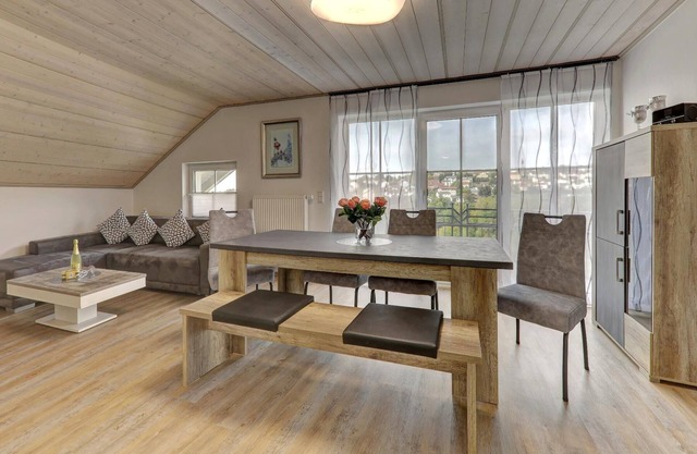 Ferienwohnung Dachgeschoß mit 3 Balkonen