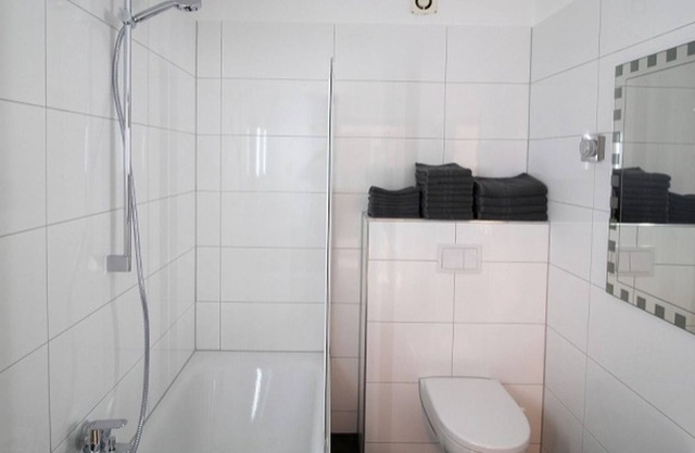 Ferienwohnung Bergisch-gladbach B01, 75qm, 2 Schlafzimmer, 1 Wohn-/ Schlafzimmer, Max. 4 Personen