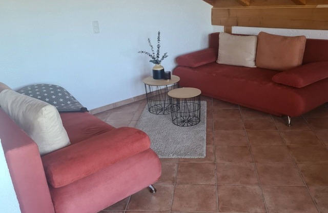 Ferienwohnung in Ruhiger Lage mit Balkon und Bergblick