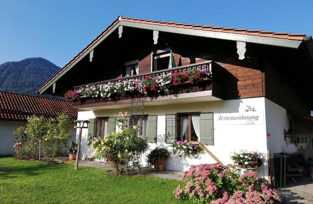 Ferienwohnung Emilia mit Bergblick (Westen)