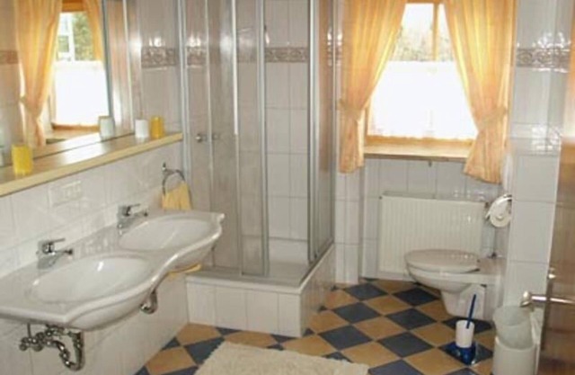 Ferienwohnung für 2-5 Pers., ca. 72 qm, 2 Schlafzimmer, Wohnraum mit Kochnische, große Terrasse, Balkon