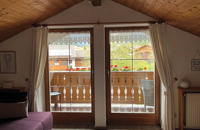Ferienwohnung für 1-4 Pers., 65 m², 2 Schlafzimmer, Wohnzimmer, Kochnische, 2 Bäder mit Dusche/WC, Balkon