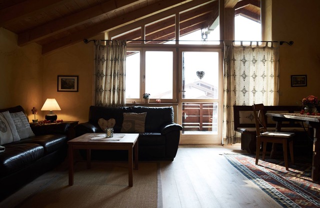 Ferienwohnung für 2-4 Personen, ca. 80 m², 2 Schlafzimmer, Wohnzimmer mit integrierter Küche, Freisitz