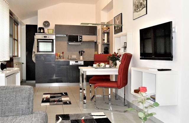 Ferienwohnung für 2 Personen, 32 qm, ebenerdig, Wohn/Schlafraum kombiniert, TV, W-Lan, Terrasse, Gartenmöbel