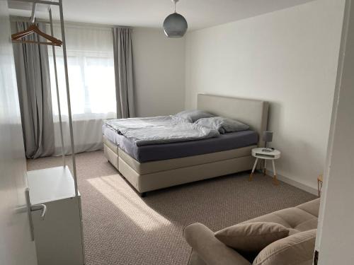 Ferienwohnung Feucht OG NATURNAH Parkplatz WLAN