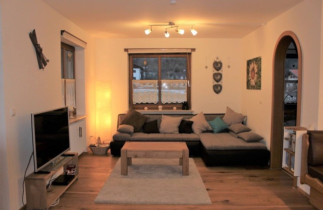 Ferienwohnung Geigelsteinblick, 85qm, OG, 2 Schlafzimmer, Kachelofen, Balkon
