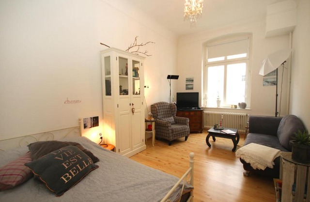 Ferienwohnung, gemütlicher Altbau mit Balkon nähe Fürstenplatz und Königsallee