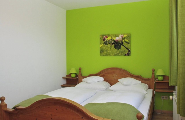 Ferienwohnung Heuberg, bis 4 Personen, 1 seperates Schlafzimmer, 1. OG, Südbalkon