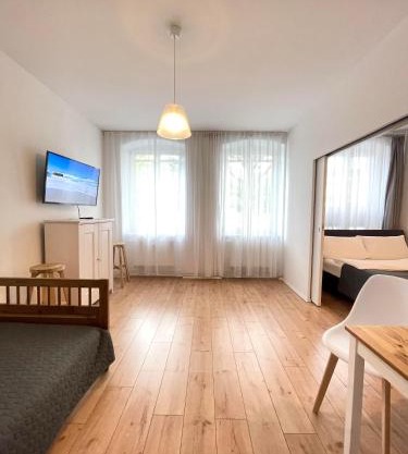 Ferienwohnung im Stadtzentrum von Bernau - Schöne Ferienwohnung mit 1 1/2 Zimmern, Bad, Spülmaschine, Waschmaschine, komplette Küche, WLAN