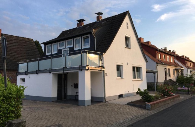 Ferienwohnung „Im Kleinen Löök“ - DG - 2 Zimmer - Balkon - Boxspringbett - 2 TV