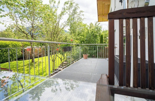 Ferienwohnung Jeni, 65qm mit Balkon und Bergblick