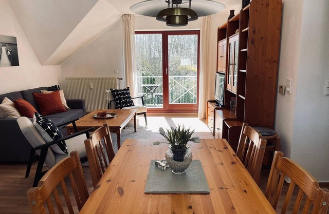 Ferienwohnung "Jim Knopf" mit Balkon zwischen Strand, Wald & Wiese im Südosten der Insel Rügen!
