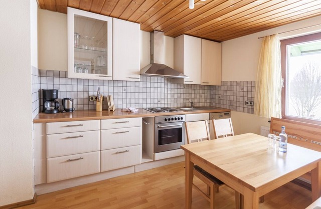 Ferienwohnung Linde, 80qm, 1 Schlafzimmer, 1 Kinderschlafzimmer, max. 2 Erwachsene und 4 Kinder