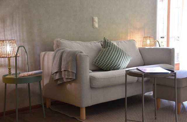 Ferienwohnung mit Großem Hellen Raum und Kachelofen