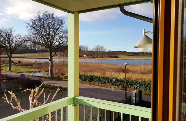 Ferienwohnung mit Balkon und Seeblick im 1 OG
