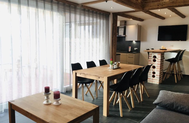 Ferienwohnung mit Ebenerdiger Terrasse und Balkon