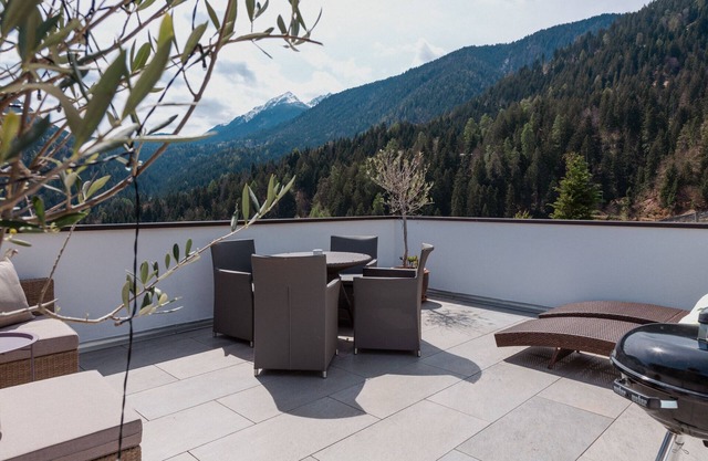 Ferienwohnung mit Pool und Wunderschöne Terrasse mit Tolle Blick auf die Berge
