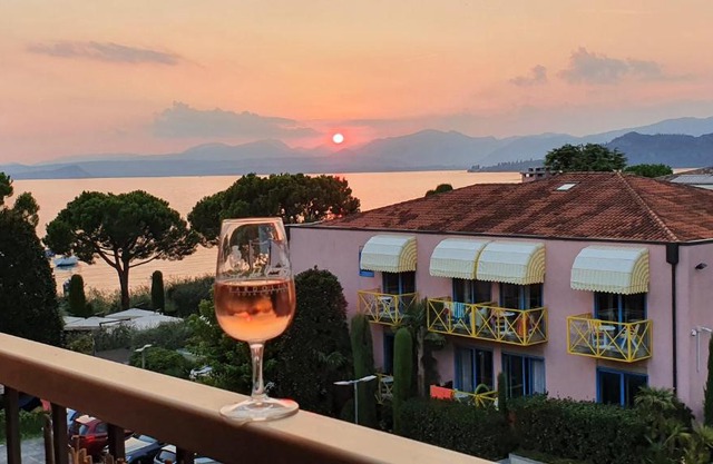 Ferienwohnung mit Seeblick & privatem Strand
