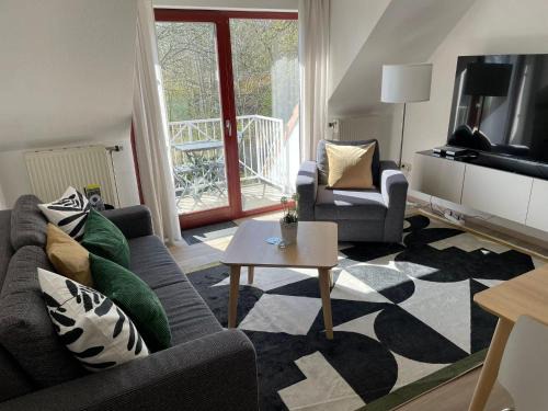Ferienwohnung-Nils-Holgerson-mit-Balkon-zwischen-Strand-Wald-Wiese-im-Suedosten-der-Insel-Ruegen
