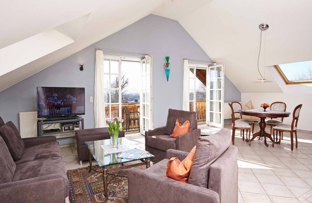 Ferienwohnung Nr. 1 - "Panoramablick", 108 qm Obergeschoss, 1 separates Schlafzimmer