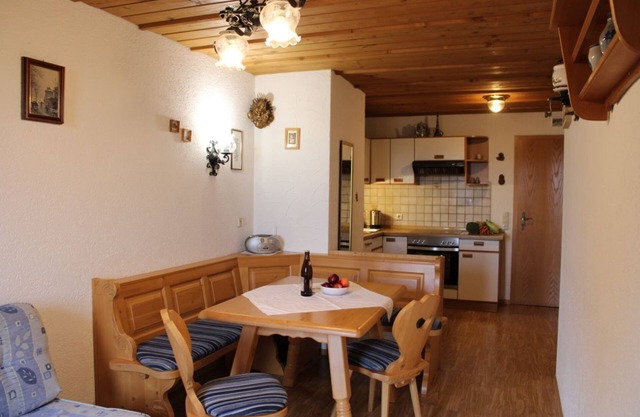 Ferienwohnung Nr. 2 (43 qm) 2-4 Pers. 1 Schlafzimmer, Wohnküche, Dusche/WC, Balkon