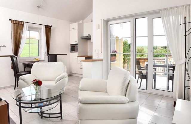 Ferienwohnung Nr. 2 - "Bergblick", 39 qm Obergeschoss, 1 separates Schlafzimmer