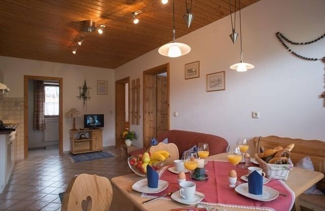 Ferienwohnung Nr. 3, 55 qm, 2 Schlafzimmer, Wohnzimmer mit Küchenzeile, 1 Zustellbett, Balkon, 4 Sterne, max. 5 Personen