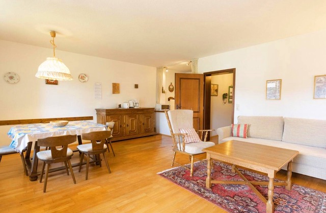 Ferienwohnung Nr. 6, 65 qm, 1 Schlaf- und 1 Wohn-/Schlafzimmer, Balkon
