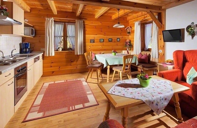 Ferienwohnung Nr. 2 für 2-4 Personen, ca. 60 qm, 2 Schlafzimmer, Wohnküche, Balkon, Zustellbett auf Anfrage