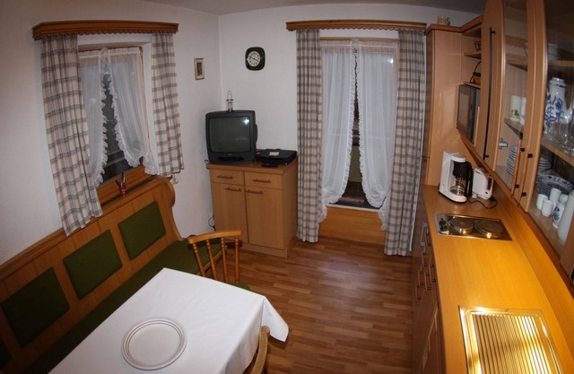 Ferienwohnung Nr. 1 für 1-2 Pers., ca. 40 m², Schlafzimmer, Wohnküche, Balkon, zusätzl. Schlafsofa