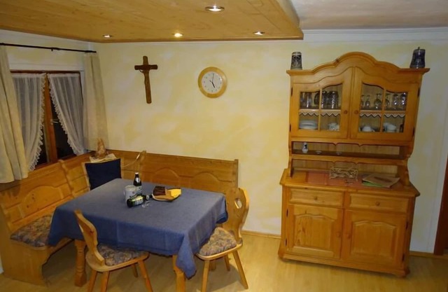 Ferienwohnung Nr. 1 für 1-4 Personen, ca. 50 qm, 2 Schlafzimmer, Wohnraum mit Kochnische, Balkon, Zustellbett auf Anfrage