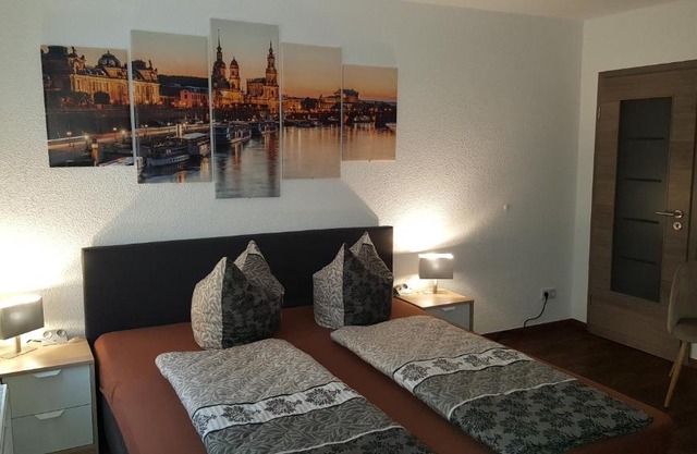 Ferienwohnung oder Studio Dresden-Neustadt inkl Parkplatz mit Balkon oder Terrasse