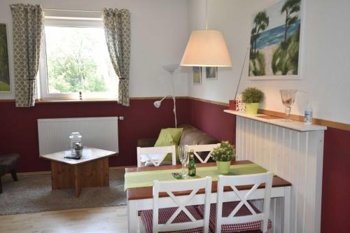 Ferienwohnung OG im roten Haus am Ostsee Radweg OVS 103