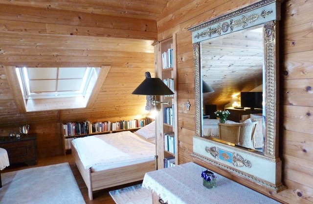 Ferienwohnung Ost, 40 qm Dachgeschoss, 1 Kombiniertes Wohn- und Schlafzimmer