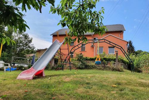Ferienwohnung Ost - Alte Schule Sachswitz